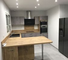 Cuisine posé par mes soins avec mon beauf et fini dans le week end. Ce ne fut pas de tout repos mais plutôt bien content du résultat