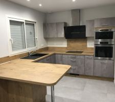 Cuisine posé par mes soins avec mon beauf et fini dans le week end. Ce ne fut pas de tout repos mais plutôt bien content du résultat