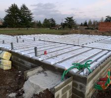 Mise en place du plancher hourdis.