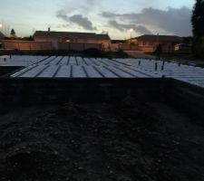 Mise en place du plancher hourdis.