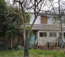 La maison et les apentis vus du jarfin avant le débarras