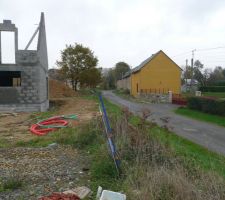 Voie bordant le lotissement, perpendiculaire au fond de mon impasse