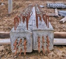 Détail : Longrines préfabriquées