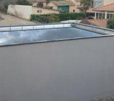 Toit plat du voisin vu depuis chambre étage