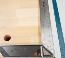 Le guide de découpe perpendiculaire a également été mis en place