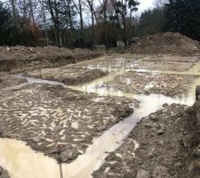 Bon finalement on laisse tomber la maison ! On va faire une piscine à la place xD