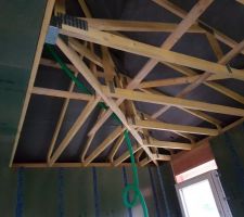 Gaine en attente pour passer les câbles des panneaux photovoltaïques