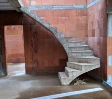 Escalier béton fini