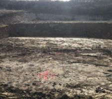 Decapage du terrain, préparation du plateau avant fondation