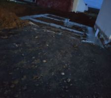 Fondation coul&eacute;e sur un terrain 
humide.