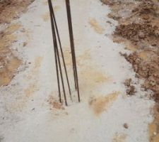 Fondation coul&eacute;e sur un terrain 
humide.