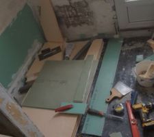 Future douche :
Préparation du support du bac à douche