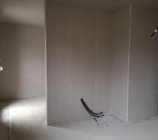 Chambre parental avec dressing sur le fond