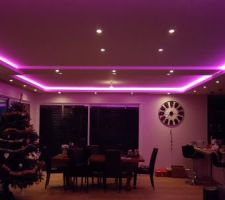 Bandeaux LEDs installés au plafond