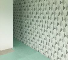 Fin du papier peint de la chambre