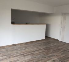 Séparation, de la cuisine sur le séjour