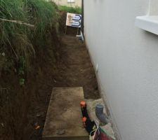 Dépose de la pac .... ça fait 2 mois c est tout ce qui manquait pour pouvoir emménager ... cool trecobat... 2 e photos sous un autre angle pour bien comprendre la situation.