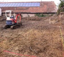 Tra&ccedil;age de la maison sur le terrain