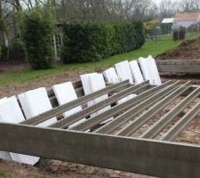 Pose des poutrelles de 4m30 (90kg), à 4 paires de bras, ça a été tranquil
