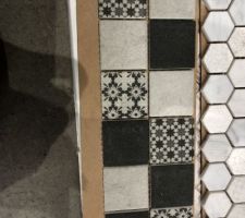 La mosaïque imitation carreau de ciment pour notre douche