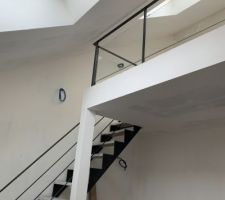 Chambre de l'ado, escalier posé, enduits murs en cours