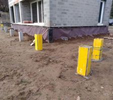 Vue du delta MS posé et des poteaux en cours de coulage
