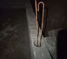 Mise en place des planelles sur bandes bitumineuses