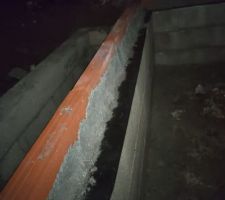 Mise en place des planelles sur bandes bitumineuses