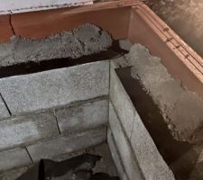 Mise en place des planelles sur bandes bitumineuses