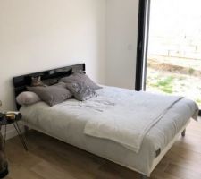 Chambre d'amis/enfants/futurs petits enfants....
Au sol carrelage imitation parquet
Clim reversible installée par "Vitale Climat"