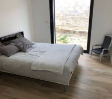 Chambre d'amis/enfants/futurs petits enfants....
Au sol carrelage imitation parquet