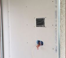 Pose de la plaque qui recevra mon système domotique.