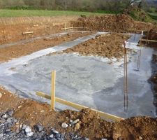 Fondations, photo du 12/02/20... &agrave; ce rythme, nous aurons peut-&ecirc;tre la dalle coul&eacute;e pour fin Mars?!!! :s