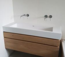 Détail meuble de la salle de bain familiale