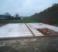 Plancher fini en attente de coulage