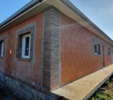 Briques de parement derrières les chambres des enfants