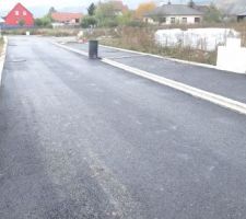 Vers le 08/11/2019 1&egrave;re couche de bitume du lotissement