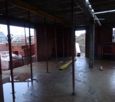 03/02/2020 dalle du 1er &eacute;tage + pr&eacute;paration du coffrage de l'escalier