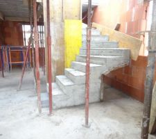 18/02/2020 d&eacute;coffrage de l'escalier