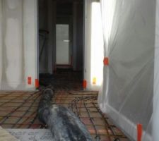 Préparation coulage dalle béton teinté dans la masse