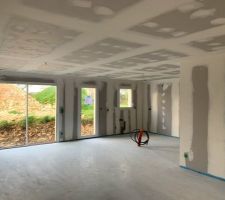 Chape coulée avec bande posée