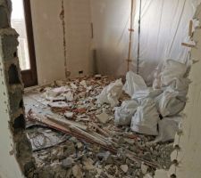 Ouverture : percement quasi fini et abattage de la cloison Séjour/Chambre