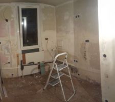 Future buanderie : 
Rebouchage des trous...