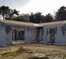 Détail de la charpente en fermette et ses pentes vue du Nord est