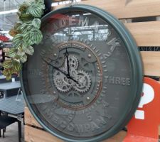 Idee deco: horloge murale avec mechanisme apparent