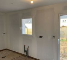 Peinture et début du parquet à l?étage