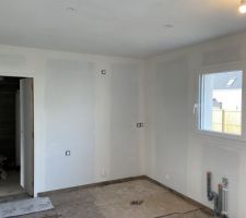 Peinture et début du parquet à l?étage