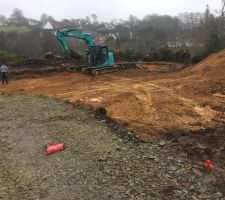 24/02 Décaissement du terrain et création du puisard de 10 m3 de volume utile.