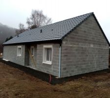 Les vrd sont faites et le tout de la maison est empierré