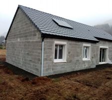 Les vrd sont faites et le tout de la maison est empierré